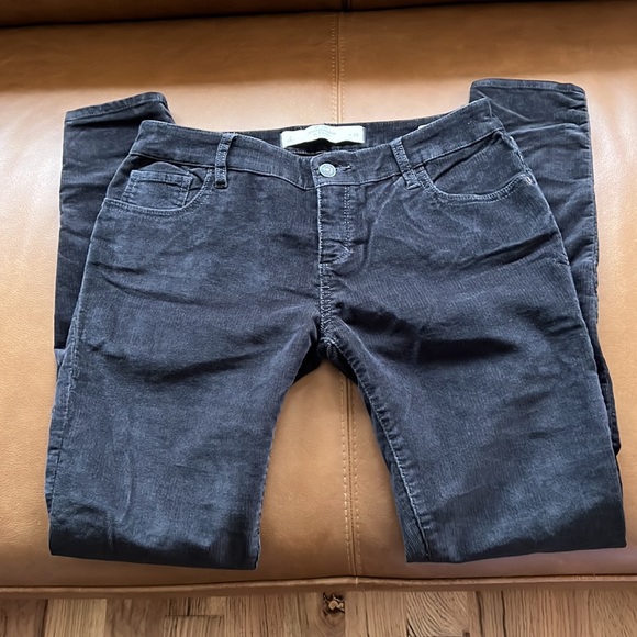 Abercrombie and Fitch corduroy, black wash, low rise size 2/w26. - Picture 2 of 6